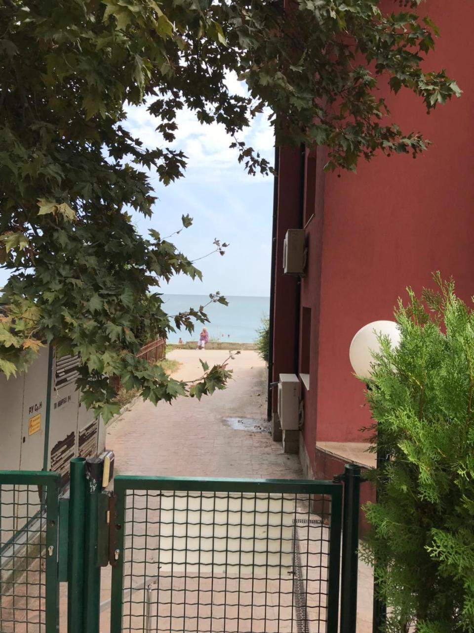 Cozy Apartment By The Sea Ravda Bagian luar foto